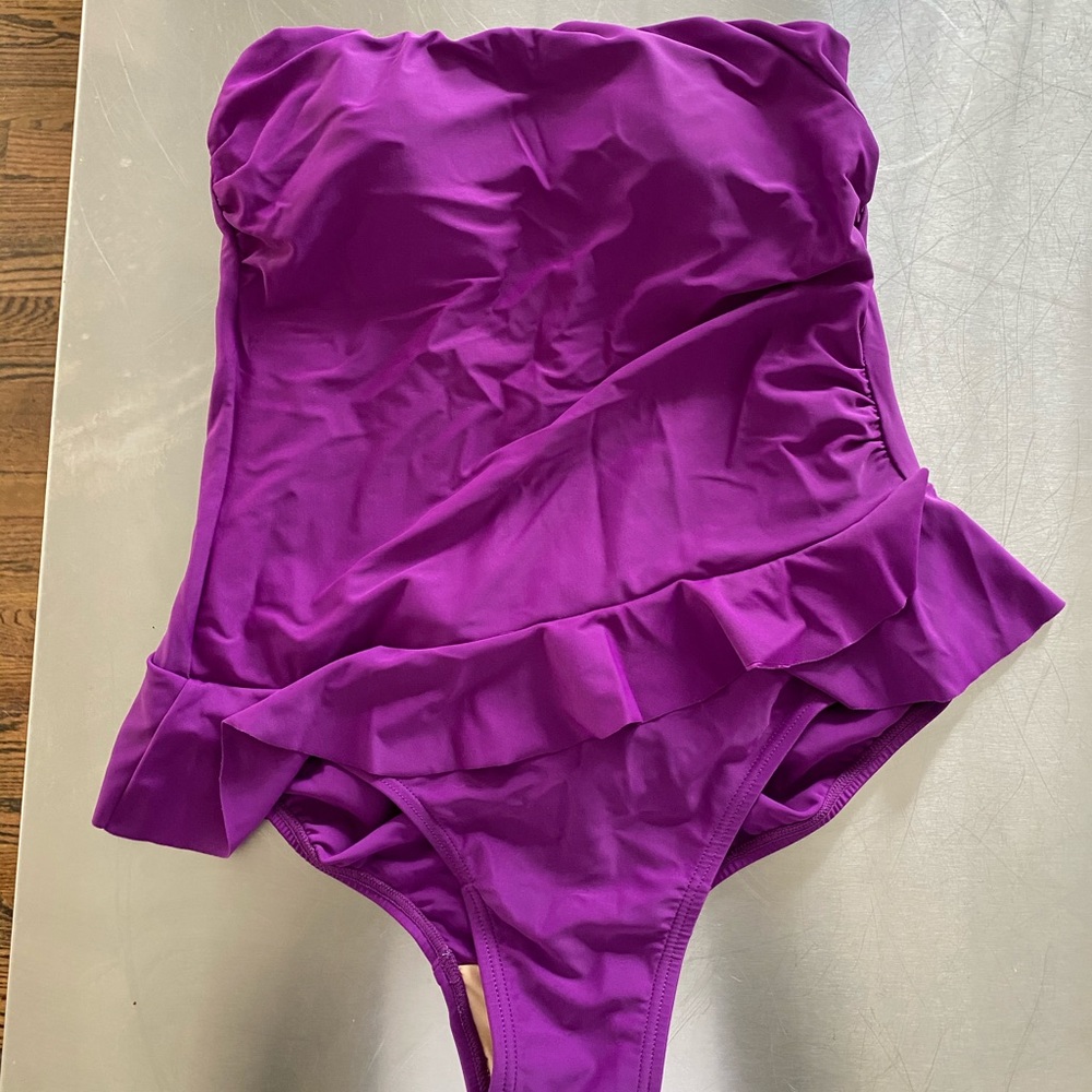 ✌️ Strapless Peplum Bathing Suit